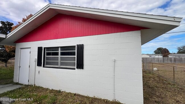 Building Photo - 304 Crown Blvd