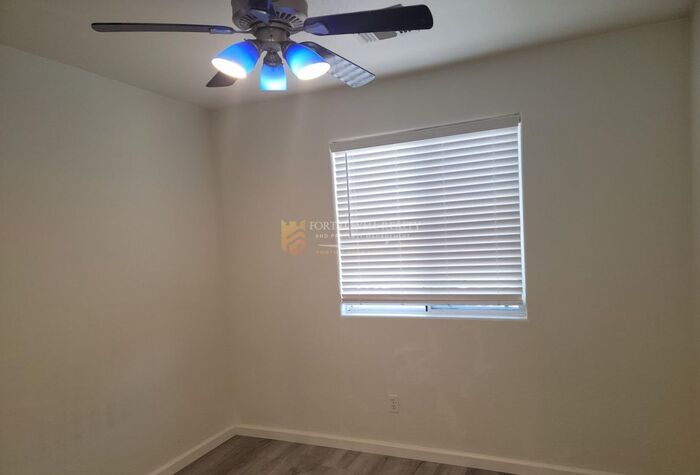 Building Photo - 7226 S 48th Glen