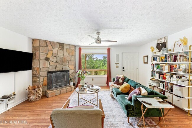 Building Photo - 1720 Moon Ct