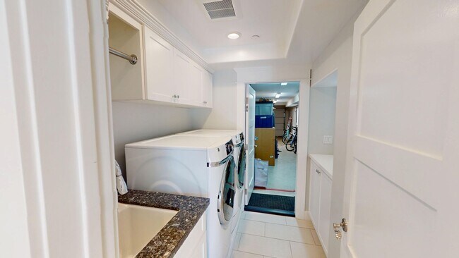 Building Photo - Spacious 3 Bed Coronado Home Available Unf...