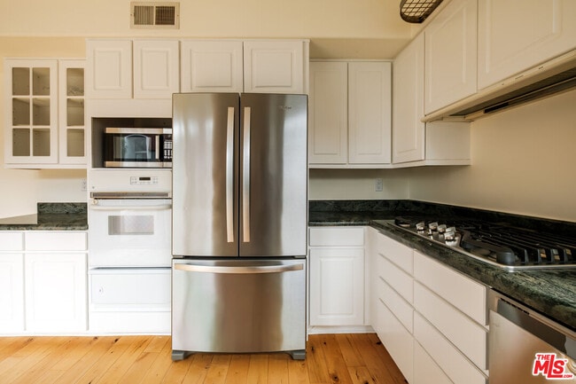 Building Photo - 2030 S Bentley Ave