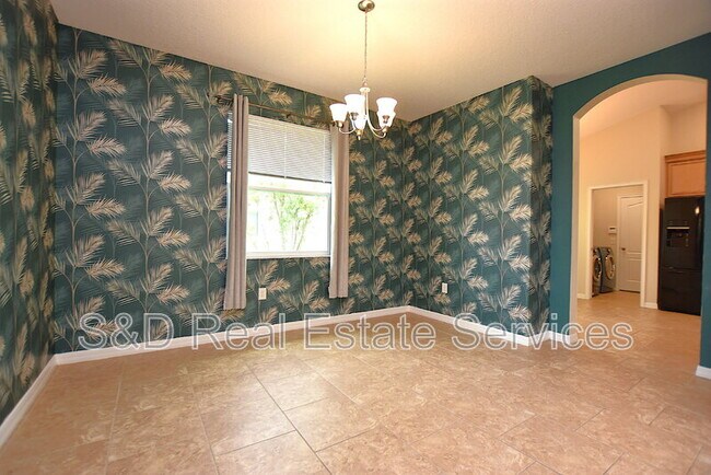 Building Photo - 5632 Aral Dr