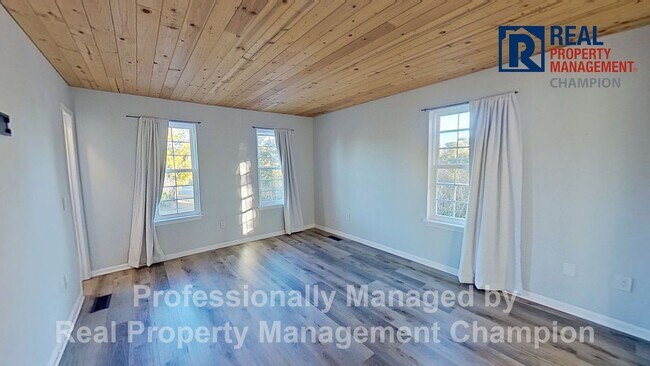 Building Photo - Beautifully Updated Home Featuring Fenced ...