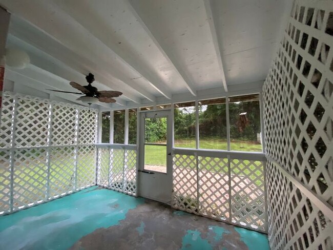 Building Photo - Cottage home, 5 minutes to Wrightsville Be...