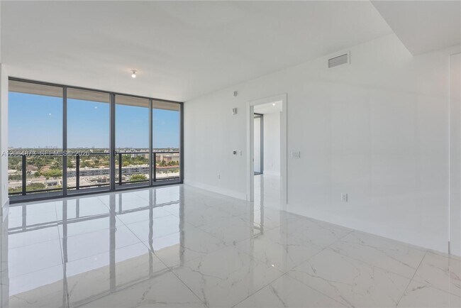 Building Photo - 1170 E Hallandale Beach Blvd
