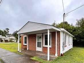 Building Photo - 912 Forest St