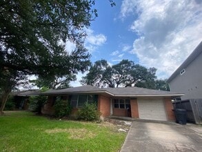 Building Photo - 4013 McDermed Dr