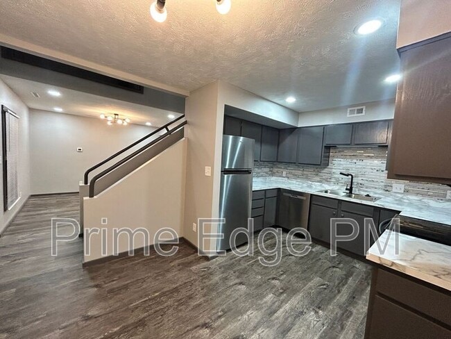 Building Photo - 1841 Ridgehaven Ct