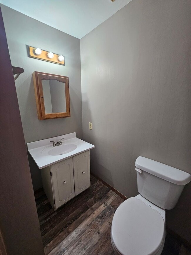 Building Photo - 3 Bedroom | 2 Bathroom | 2 Car Garage | Springfield MO!