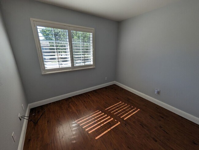 Building Photo - Beautiful 3bed 2.5bath 2 story home located in Rivergate Gated Community