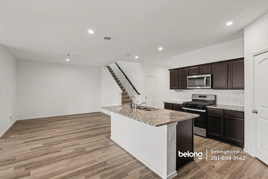 Building Photo - 21427 Hawthorne Pr Dr
