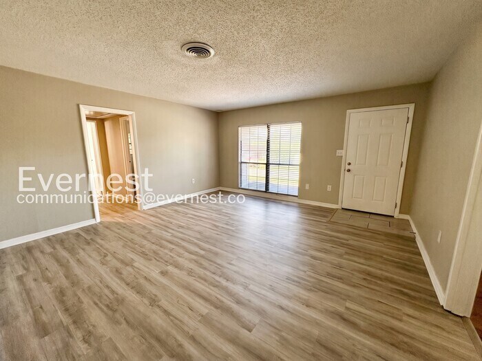 Building Photo - 2112 Wolf Rd