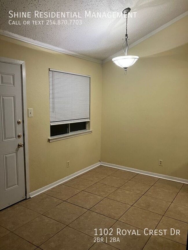 Building Photo - 1102 Royal Crest Dr