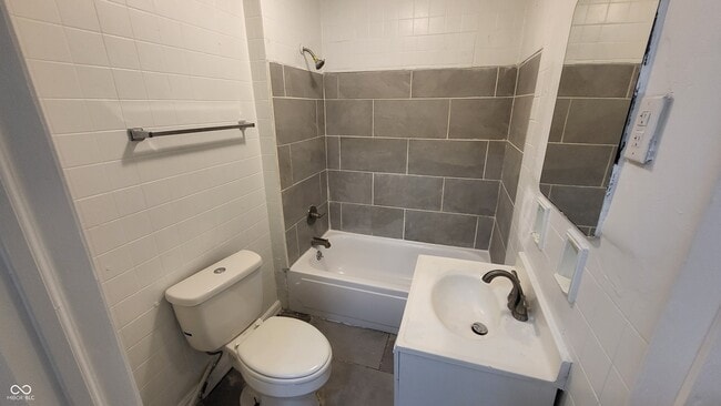 Building Photo - 402 N Bradley Ave