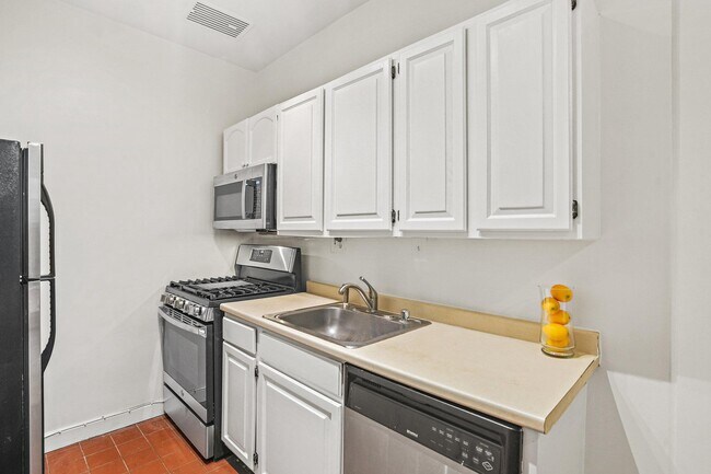 Building Photo - 4114 Davis Pl NW