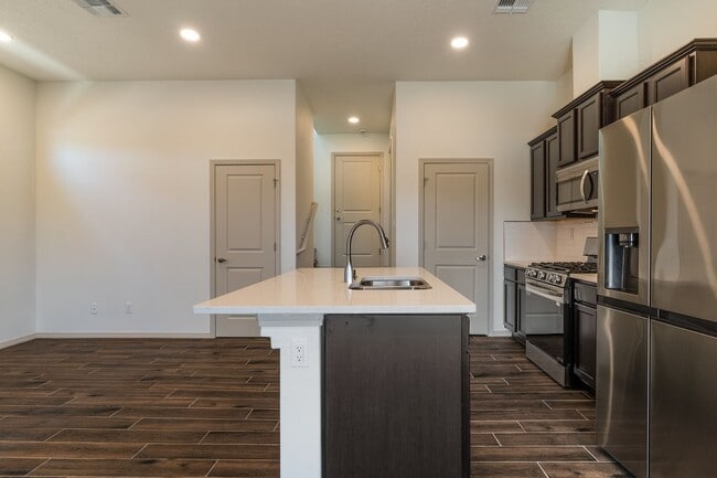 Building Photo - 3 Bedroom Santa Fe Townhouse