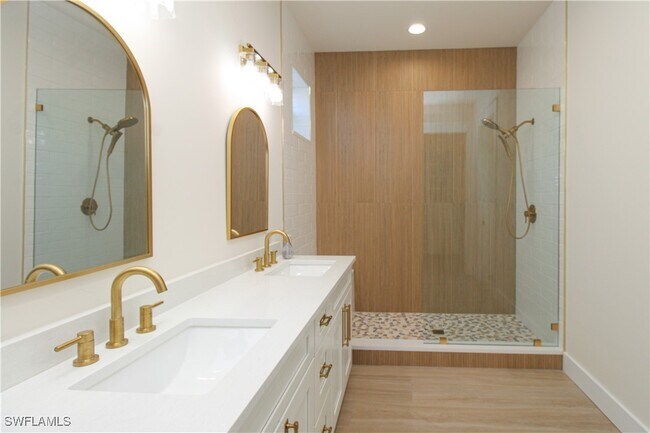 Building Photo - 4879 Esplanade St