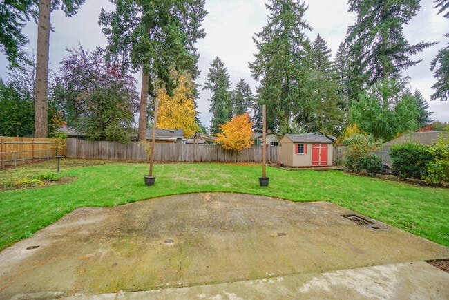 Building Photo - THREE BEDROOM HOUSE IN VANCOUVER