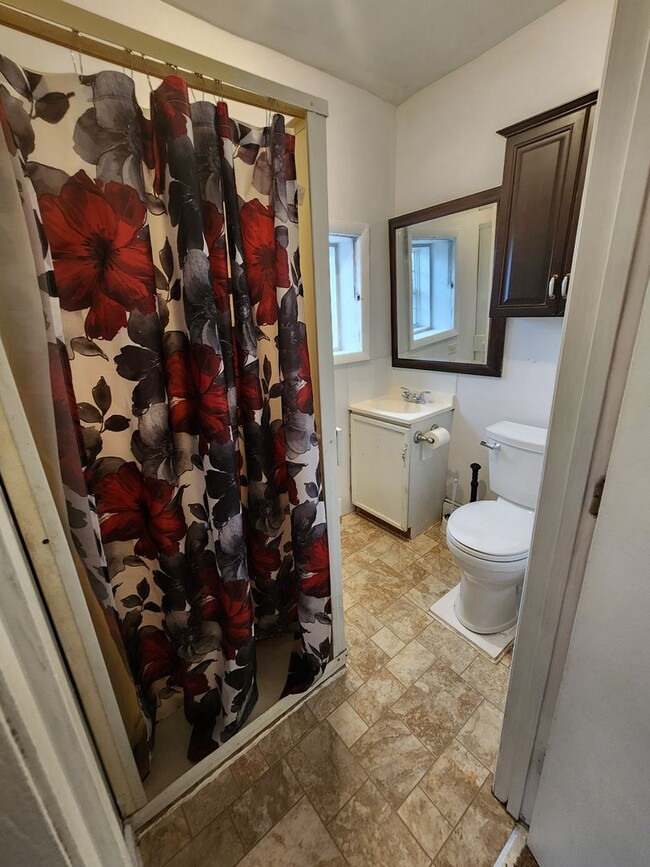 Building Photo - 1 E Elger St