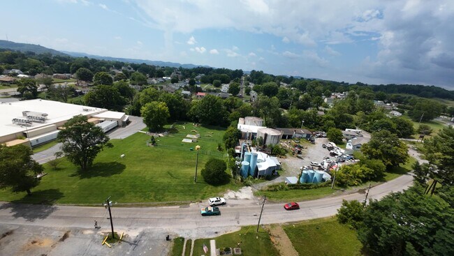 Building Photo - 540 Oakwood St