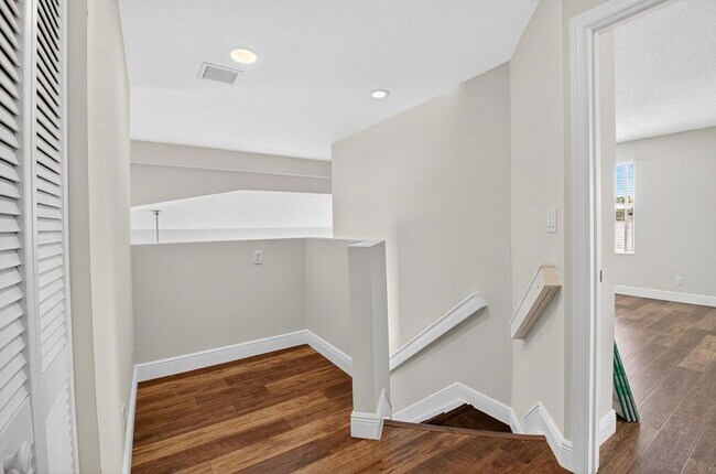 Building Photo - 7306 Spinnaker Bay Dr