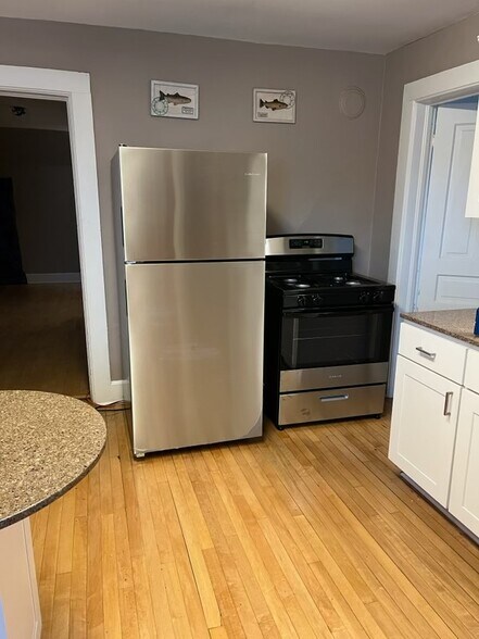 Building Photo - 508 E Lincoln Ave