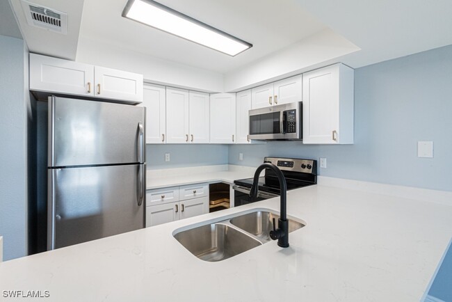 Building Photo - 5745 Foxlake Dr