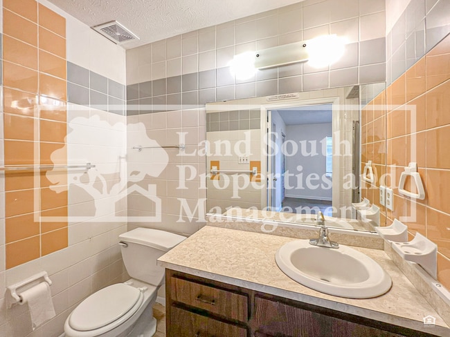 Building Photo - 729 W Daughtery Rd