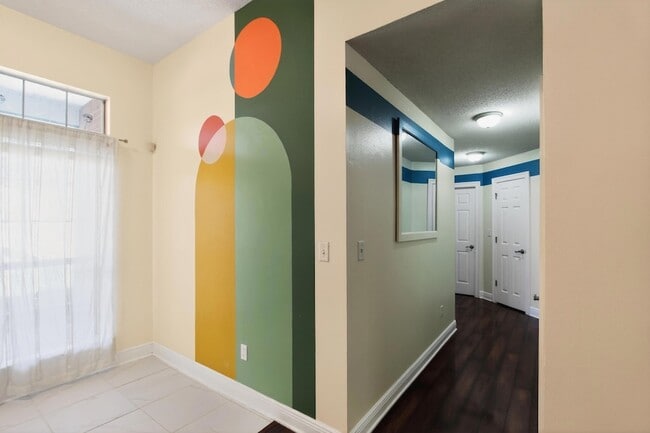 Building Photo - 1249 Northview Dr