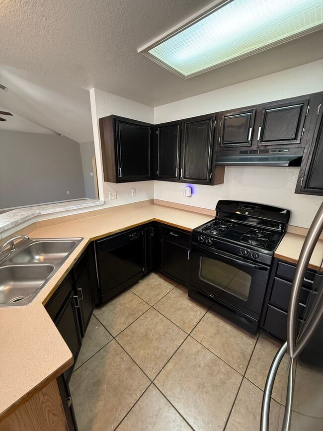 Building Photo - 4 Bedroom Home in Sonoma Ranch