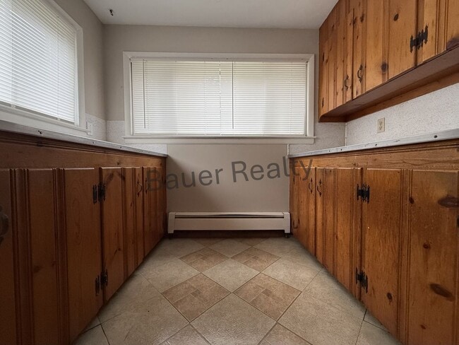 Building Photo - 4 Bedroom, Crestview School District