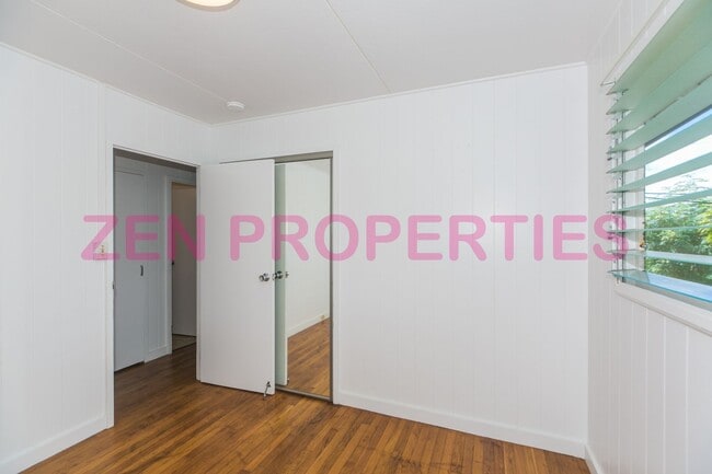 Building Photo - 1555 Moani St