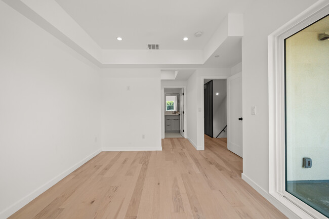 Building Photo - 3564- 3566 Eagle Rock Blvd Los Angeles, CA...