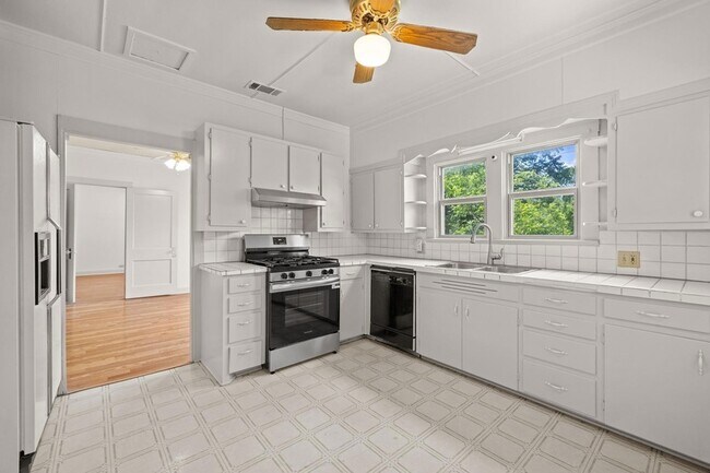 Building Photo - 701 1/2 S Walnut Street Unit