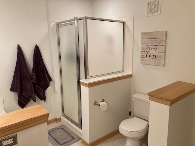 Master Bath - 1510 Zarthan Ave S. #105