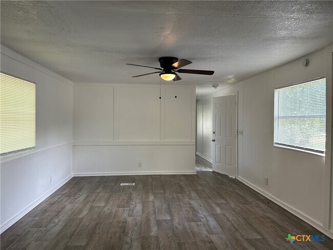 Building Photo - 311 Meadow Lake Dr