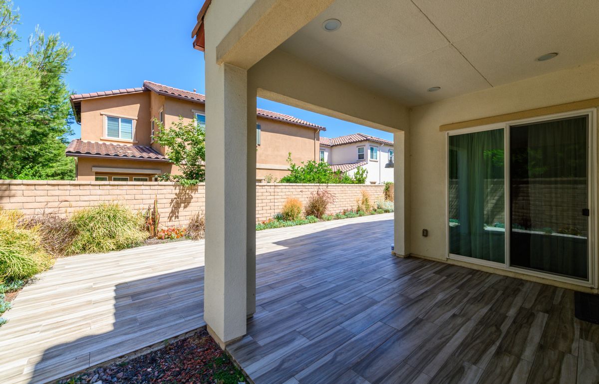 Building Photo - 48 Castellana