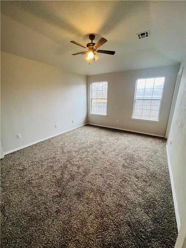 Building Photo - 3br 2ba home in the Shadowlake Subdivision!!