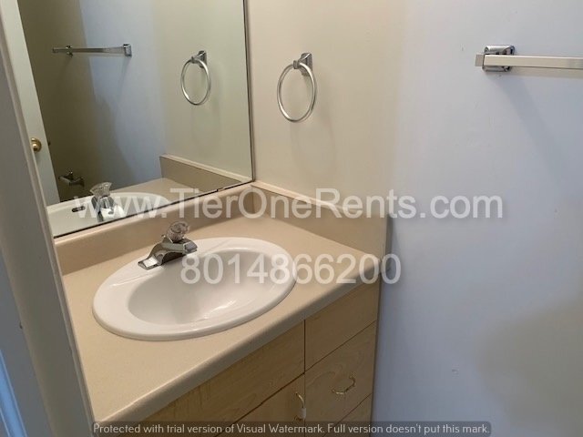 Building Photo - This property offers a no deposit option available for qualified renters!!