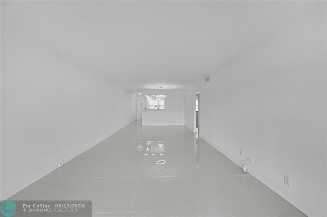 Building Photo - 3005 Portofino Isle