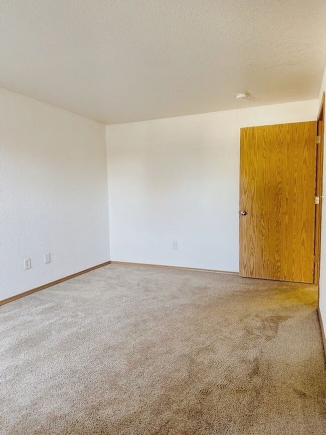 Building Photo - Find Your Perfect Place to Call Home! 2 Bedroom Coming Soon!