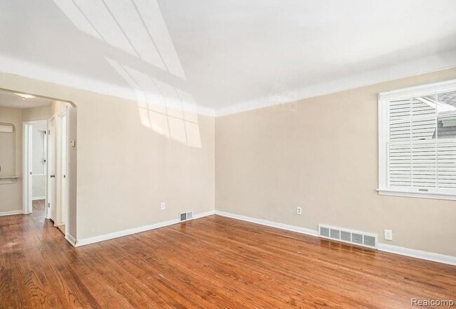 Building Photo - 633 N Dorchester Ave