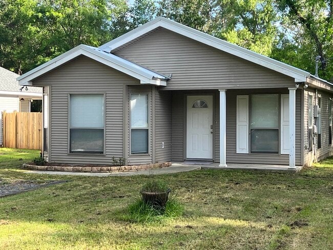 Building Photo - 138 Poe St