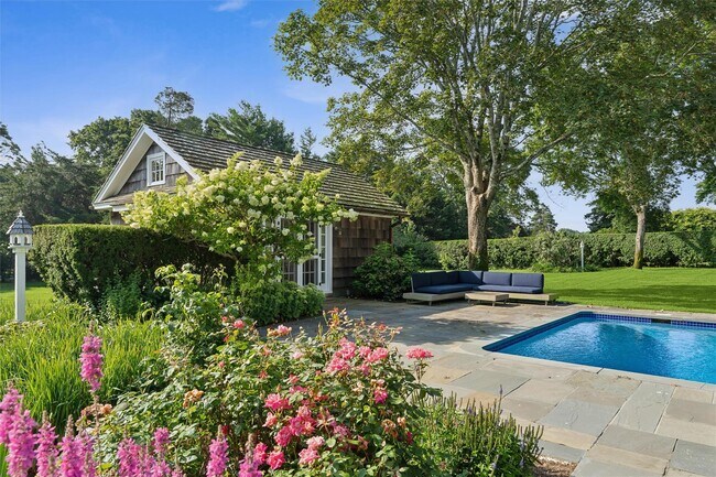 Building Photo - 109 Quogue St