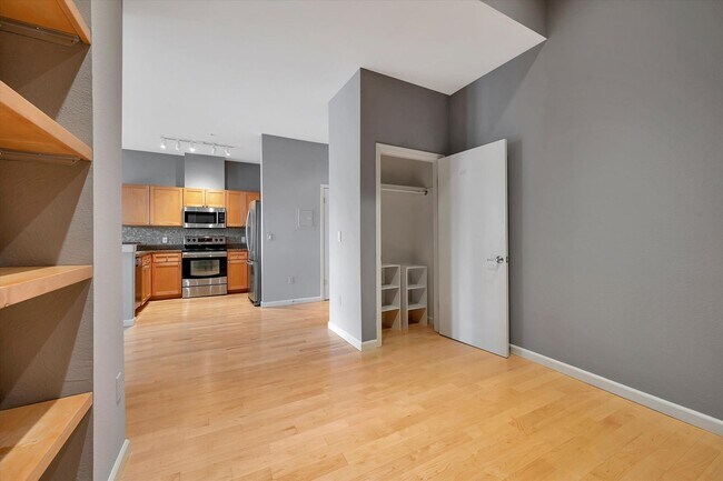 Building Photo - Prime Location Condo in Noe Valley - Please Contact for Showing Availability!