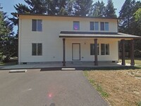 Building Photo - 5 Bedroom Home ~ Close to Campus