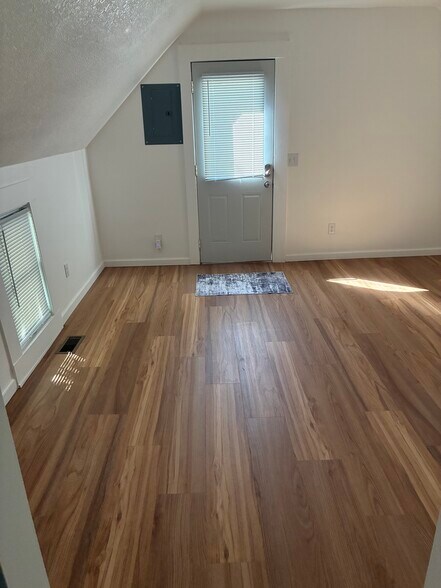 Building Photo - 3016 Harriet Ave
