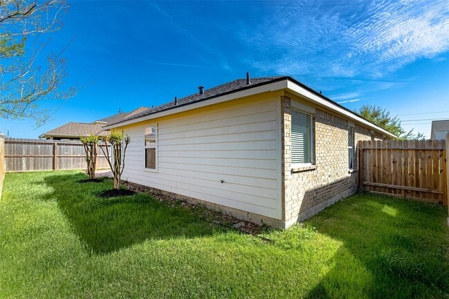 Building Photo - 24807 Lazy Tee Ln