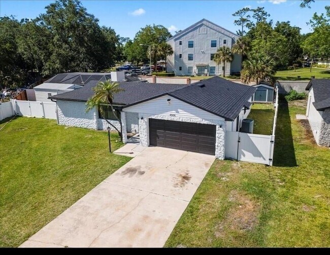 Building Photo - 2506 Bali Cir