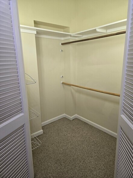 Building Photo - 842 Washington Blvd